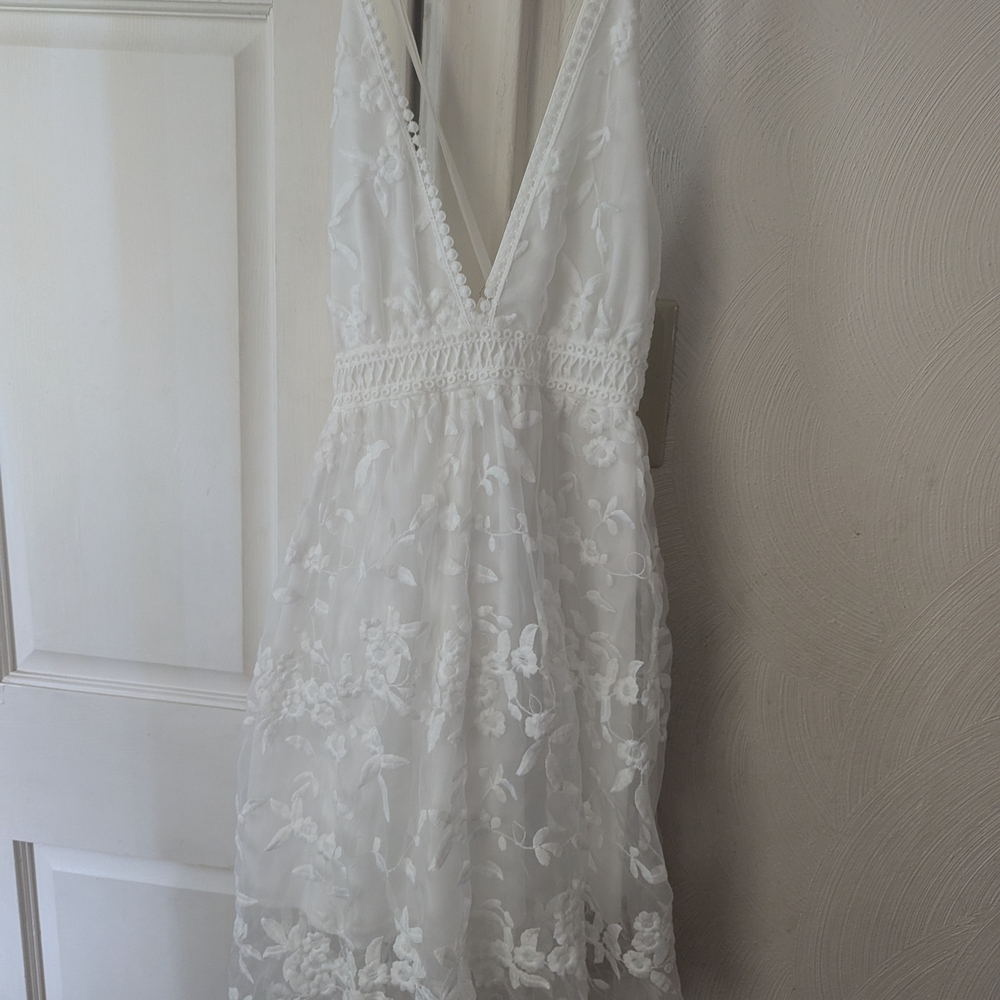 Elegant White Lace Dress